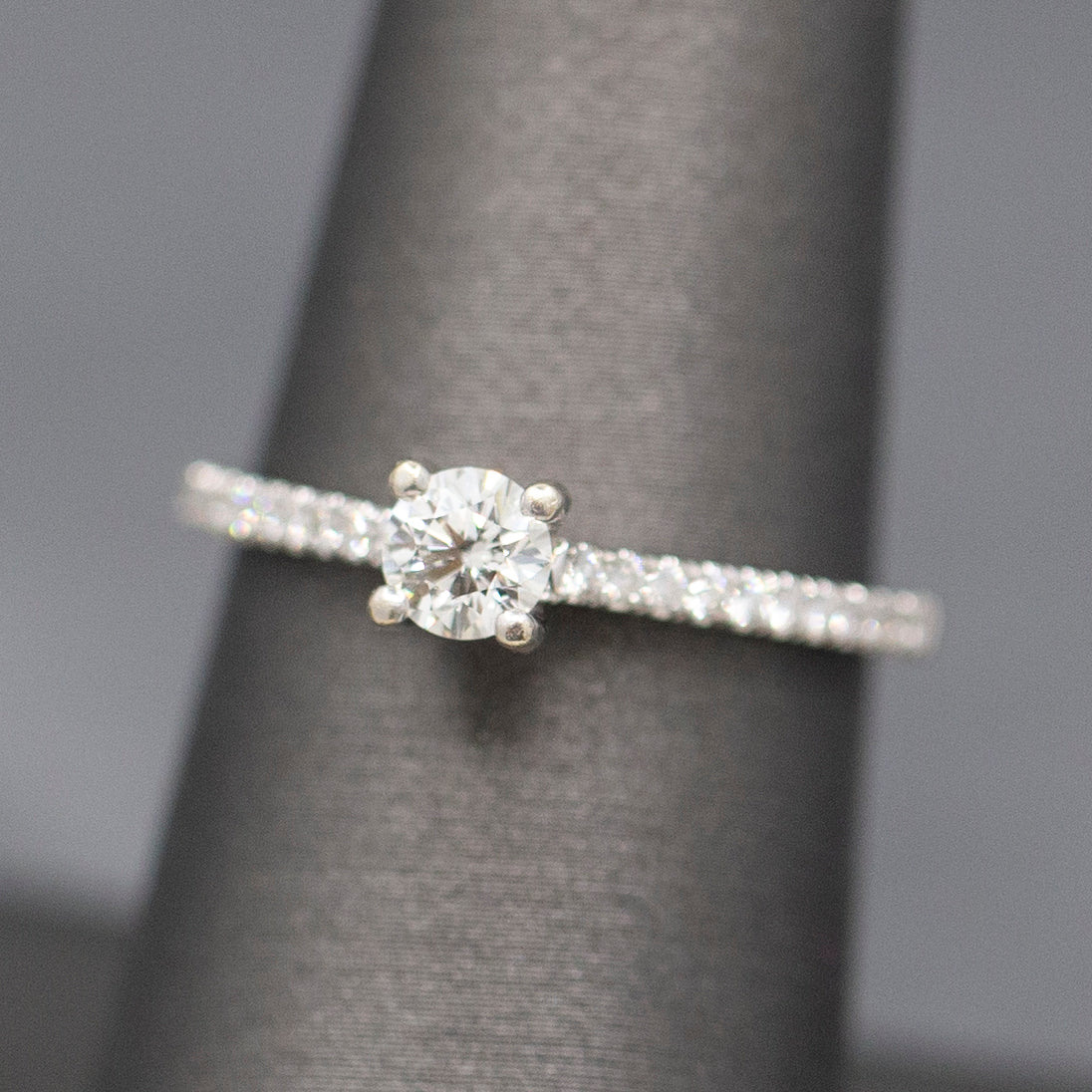 Sparkling Round Brilliant Cut Diamond Engagement Ring in 14k White Gold