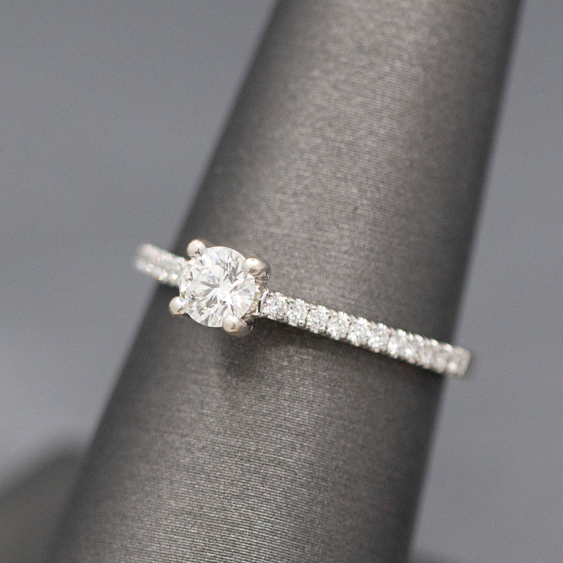 Sparkling Round Brilliant Cut Diamond Engagement Ring in 14k White Gold