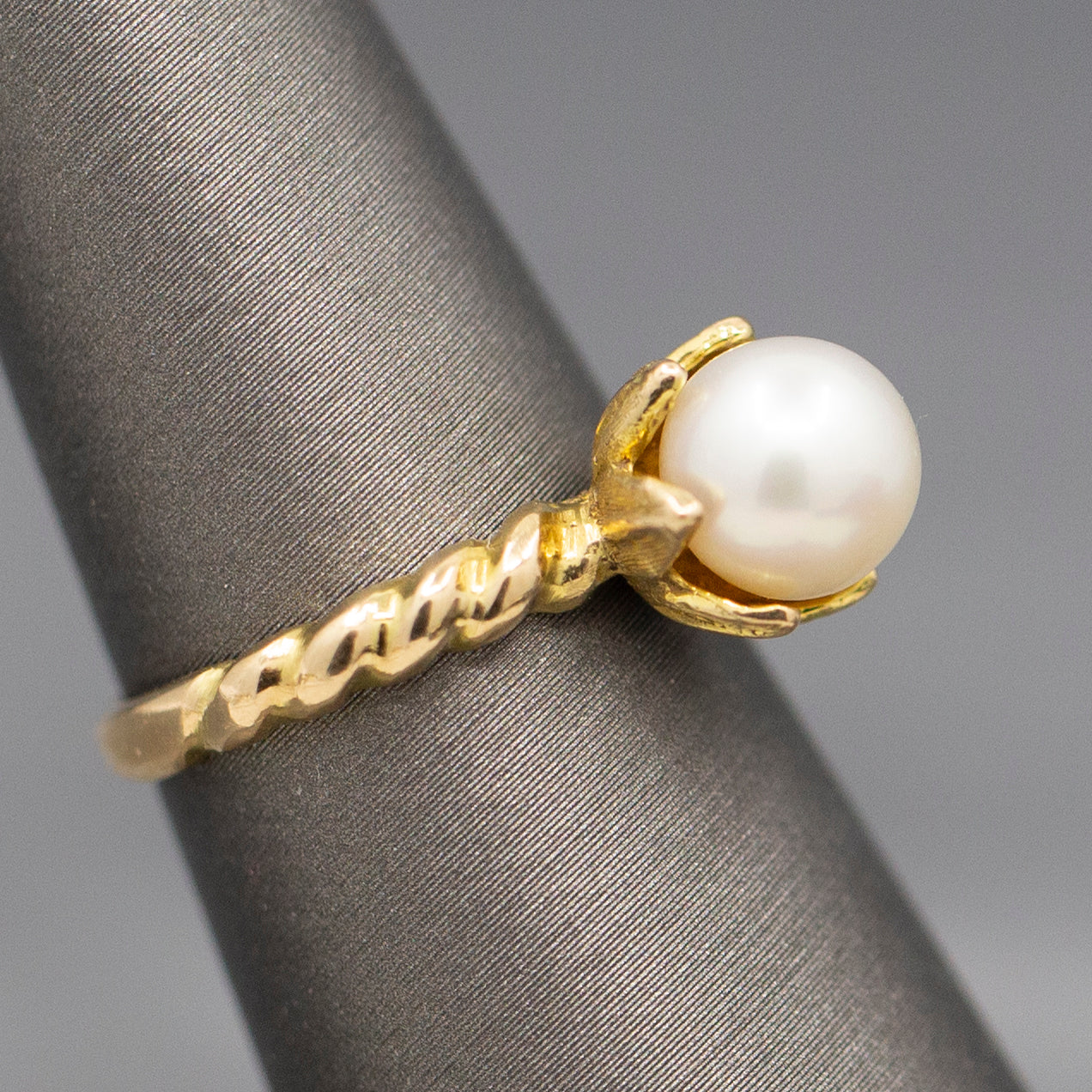 Perfect Pearl Flower Floral Solitaire Ring in 14k Yellow Gold, Pearl Engagement Ring