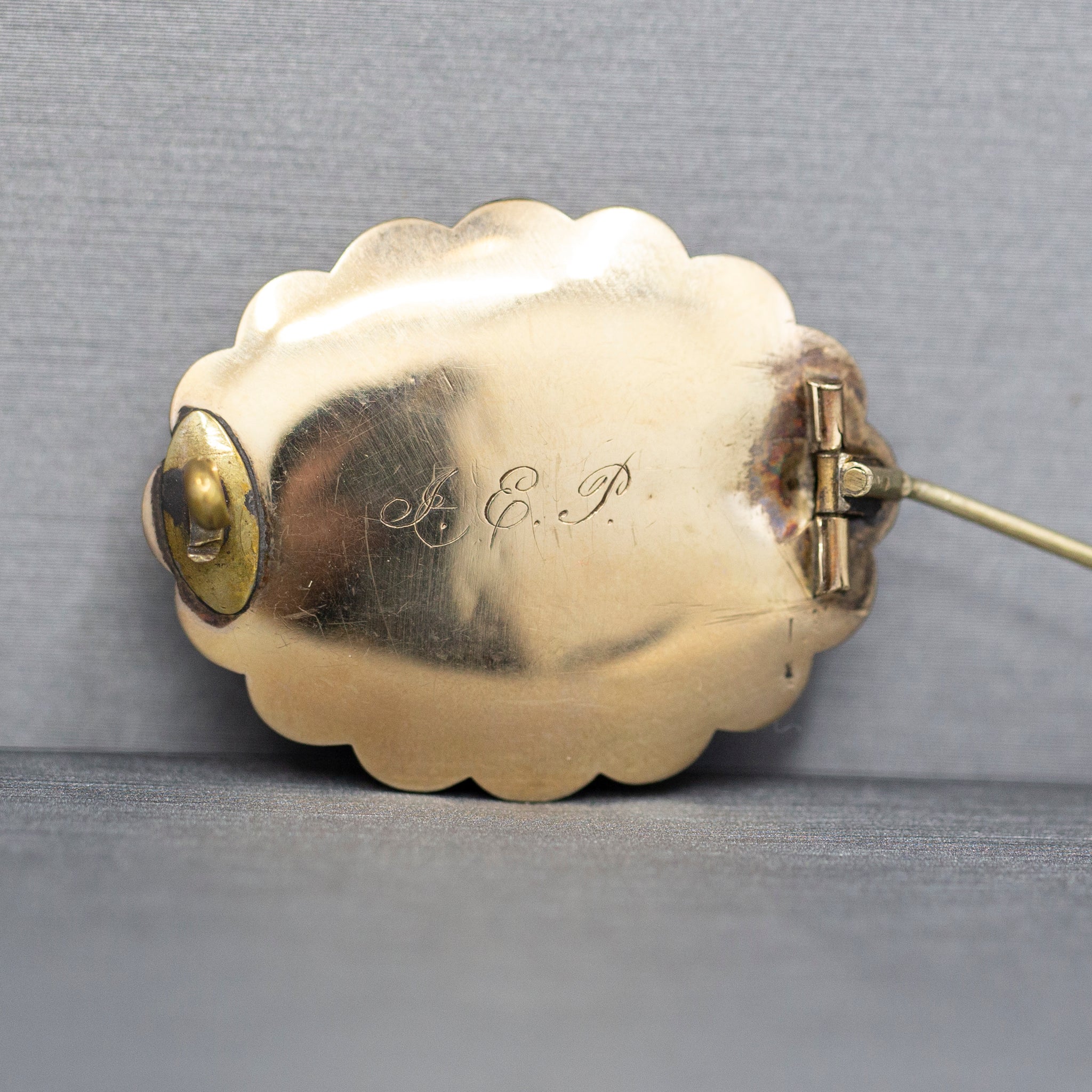Victorian Braided Hair Brooch in 14k Yellow Gold Engraved Frame