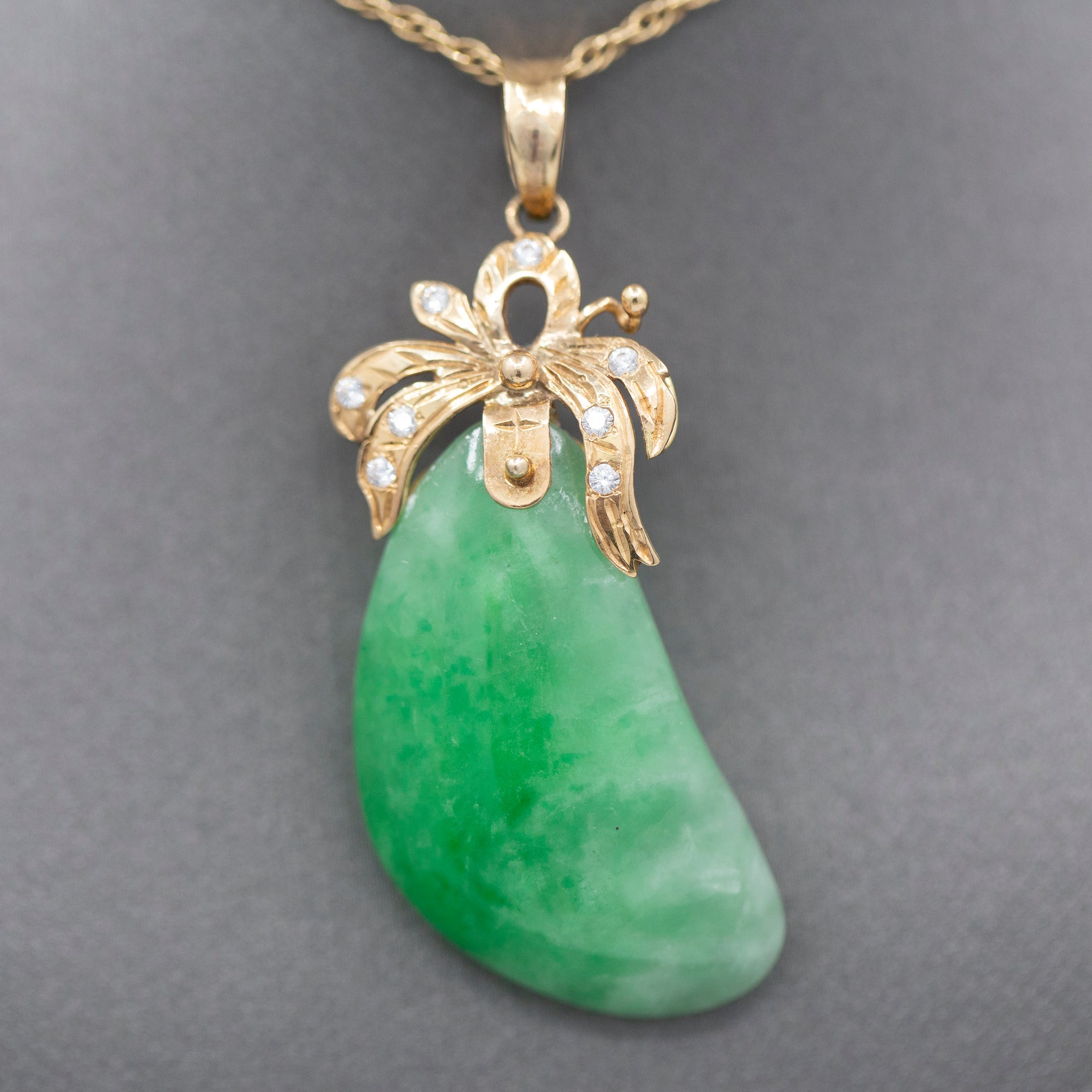 Vintage Green Jadeite Jade and Diamond Pendant Necklace in 14k Yellow Gold