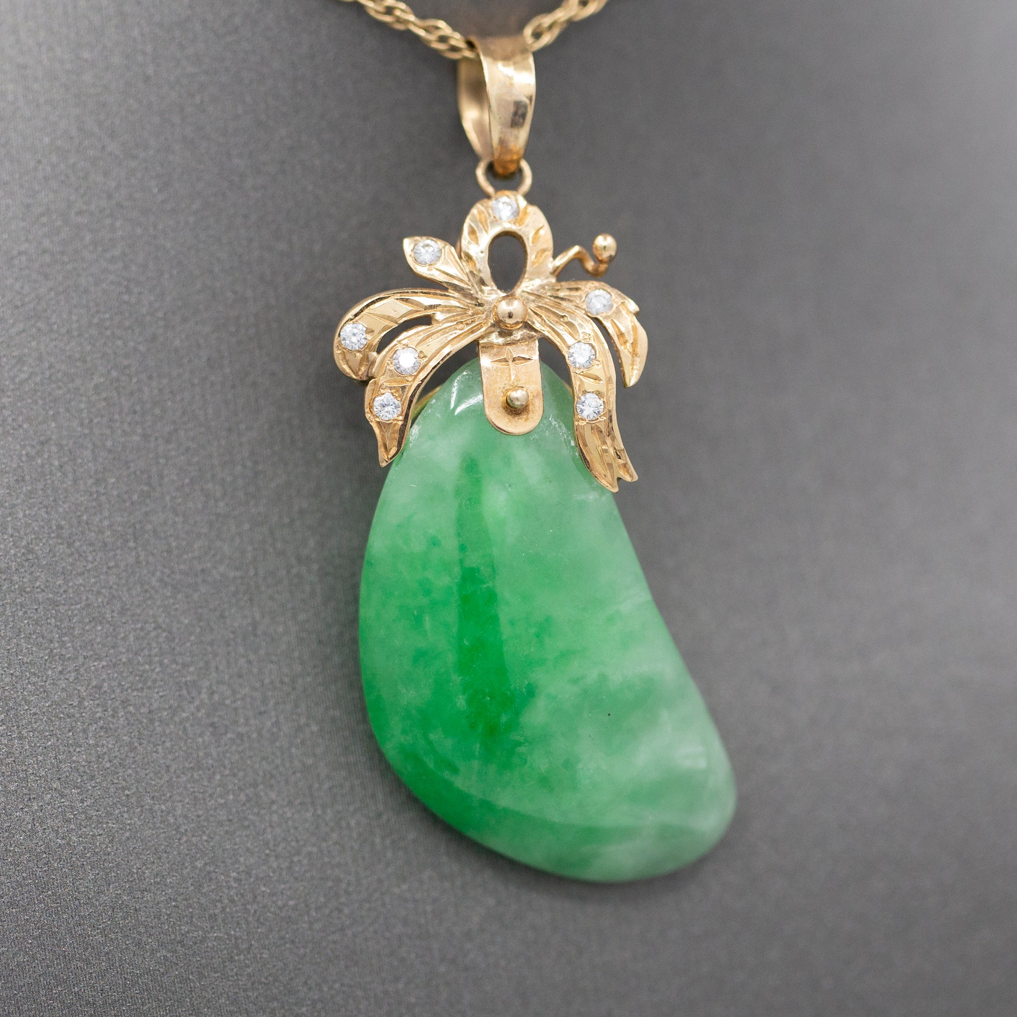 Vintage Green Jadeite Jade and Diamond Pendant Necklace in 14k Yellow Gold