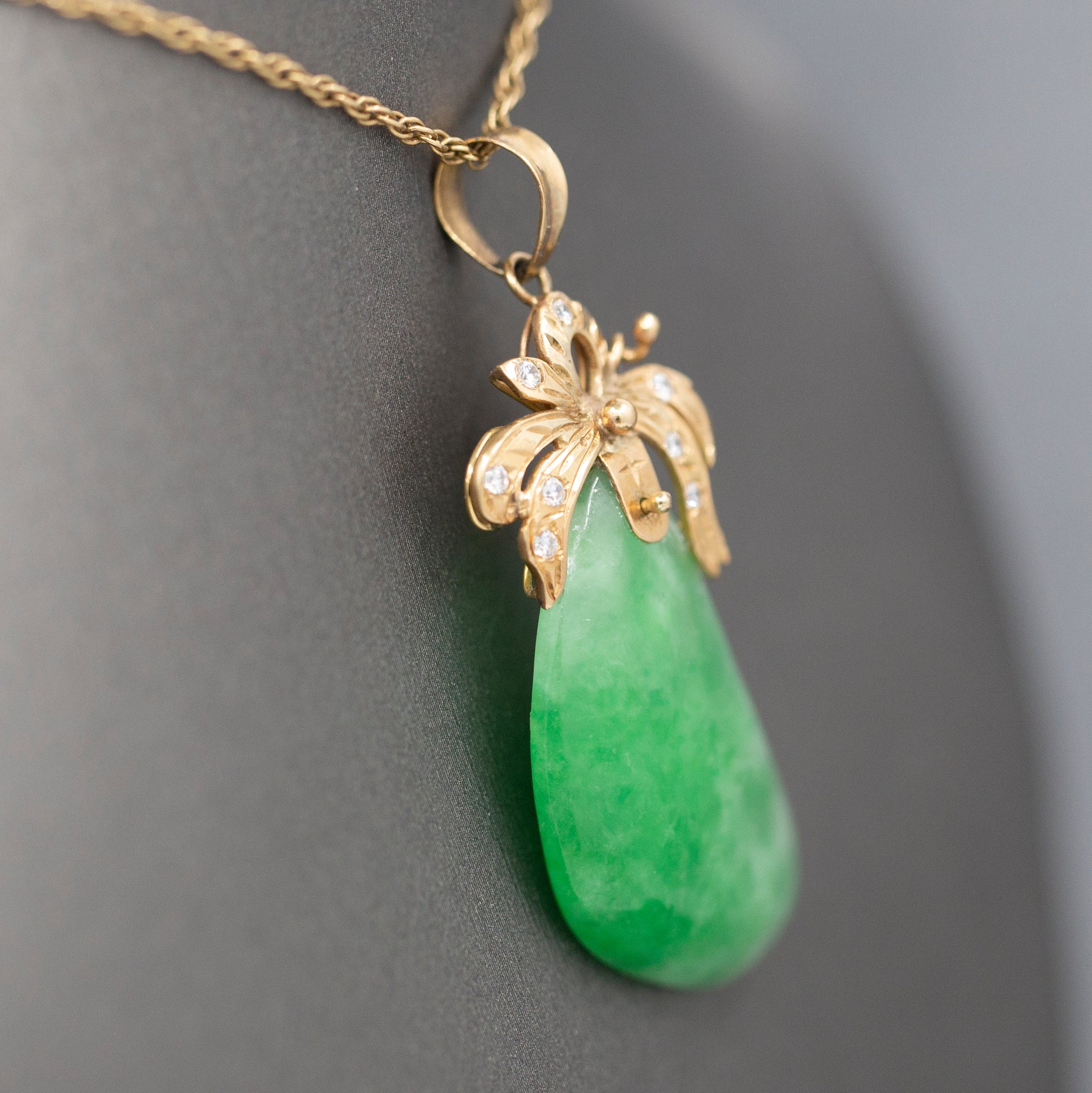 Vintage Green Jadeite Jade and Diamond Pendant Necklace in 14k Yellow Gold