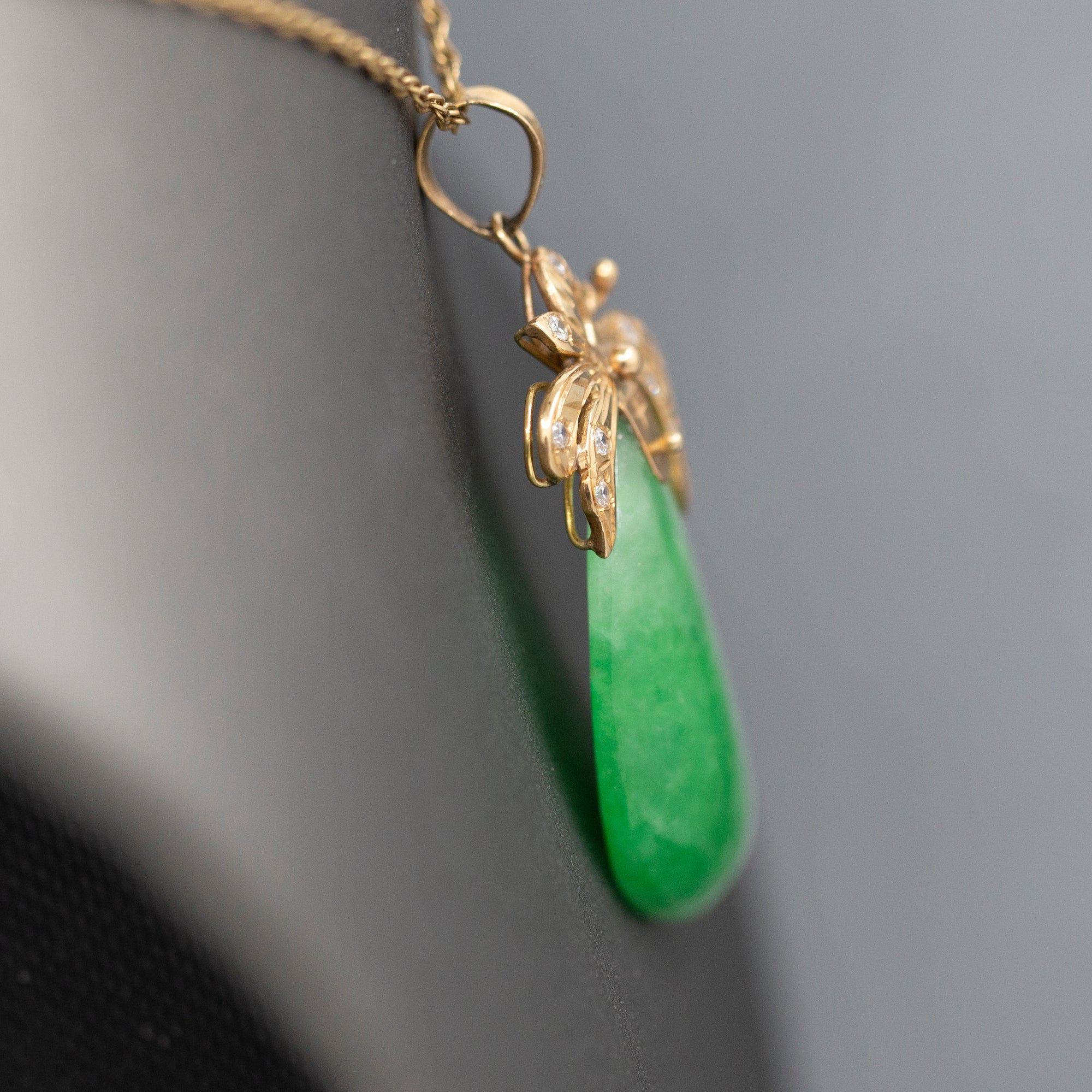 Vintage Green Jadeite Jade and Diamond Pendant Necklace in 14k Yellow Gold