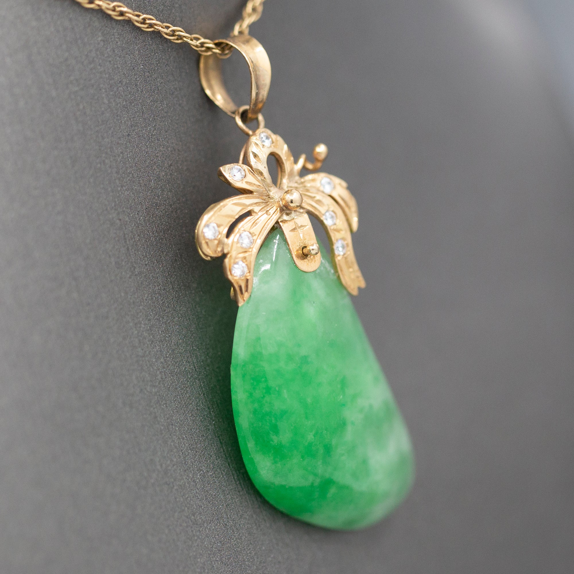 Vintage Green Jadeite Jade and Diamond Pendant Necklace in 14k Yellow Gold