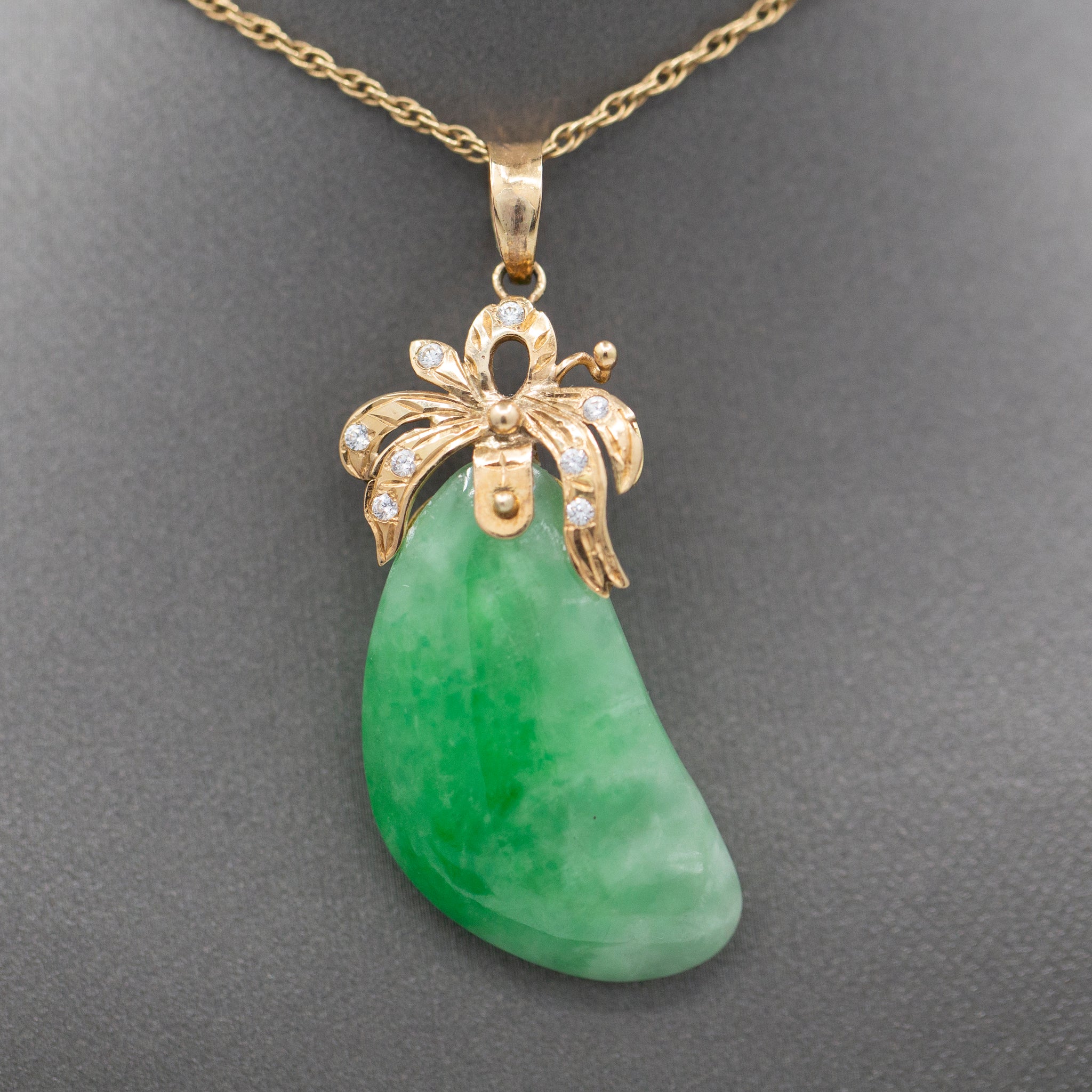 Vintage Green Jadeite Jade and Diamond Pendant Necklace in 14k Yellow Gold