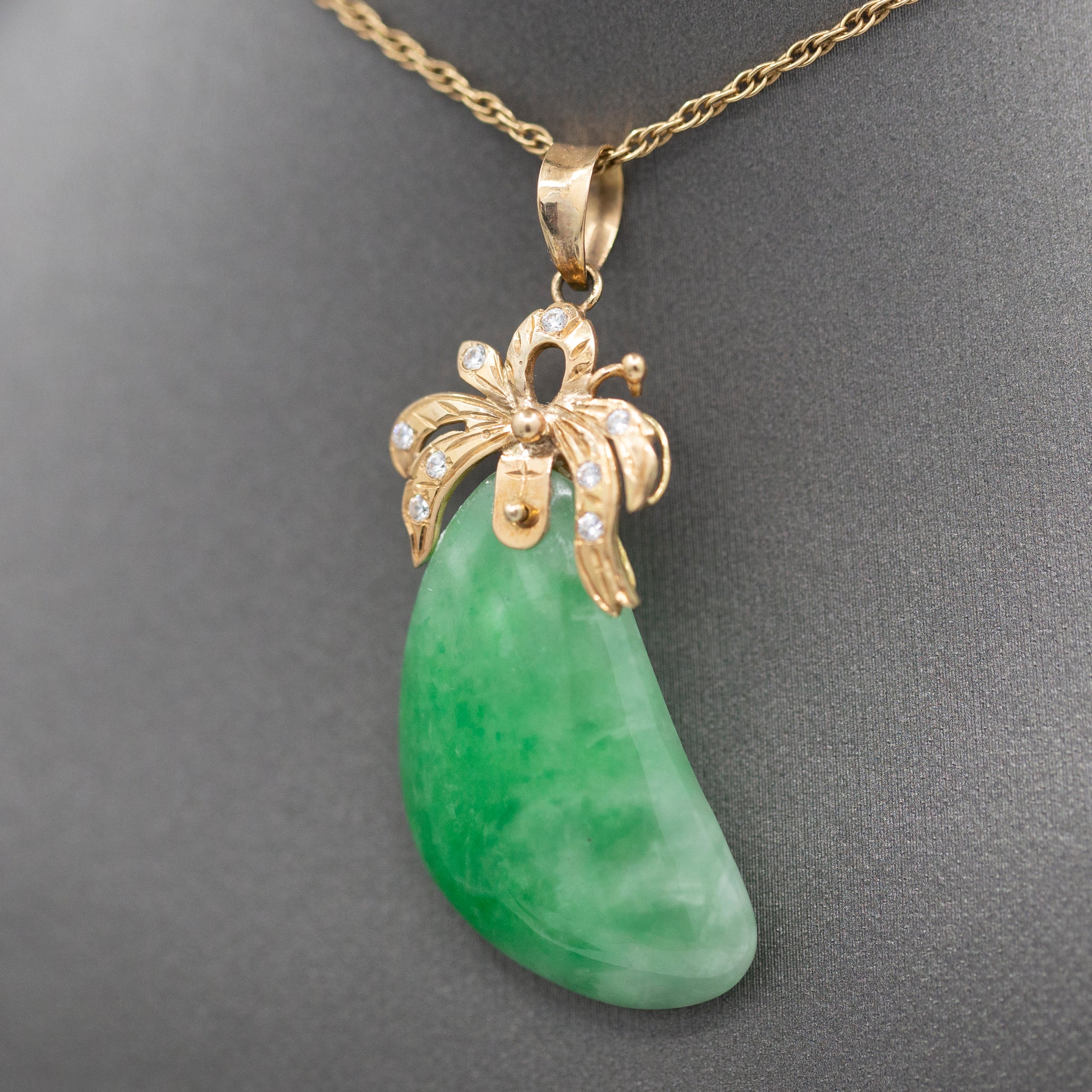Vintage Green Jadeite Jade and Diamond Pendant Necklace in 14k Yellow Gold