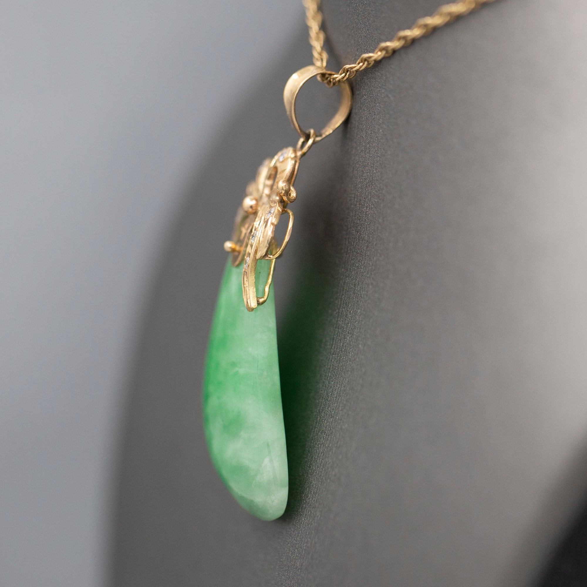 Vintage Green Jadeite Jade and Diamond Pendant Necklace in 14k Yellow Gold