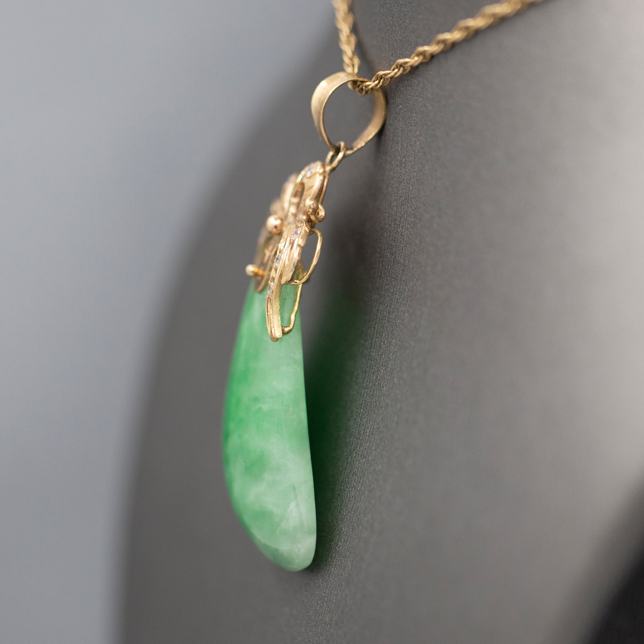 Vintage Green Jadeite Jade and Diamond Pendant Necklace in 14k Yellow Gold