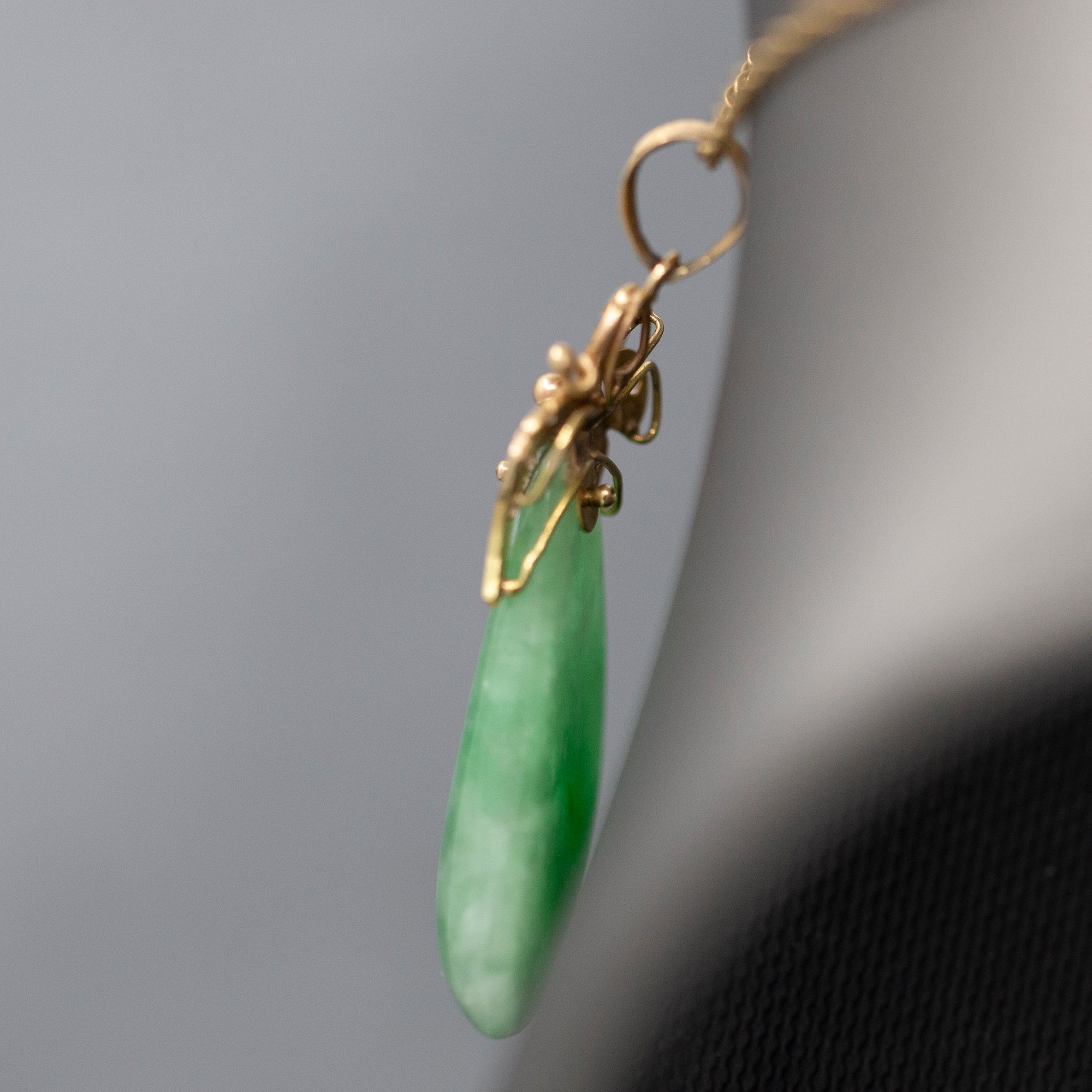 Vintage Green Jadeite Jade and Diamond Pendant Necklace in 14k Yellow Gold