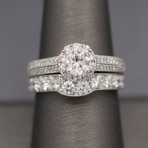 Romantic Round Diamond Halo Engraved Wedding Ring Set In 18k White Gold
