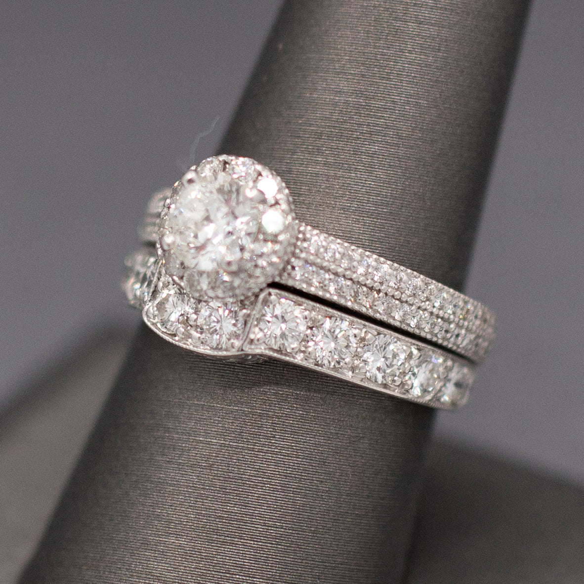 Romantic Round Diamond Halo Engraved Wedding Ring Set In 18k White Gold