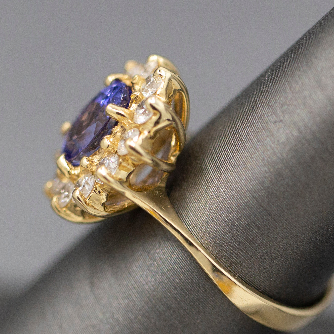 Stunning Tanzanite and Diamond Ring in 14k Yellow Gold