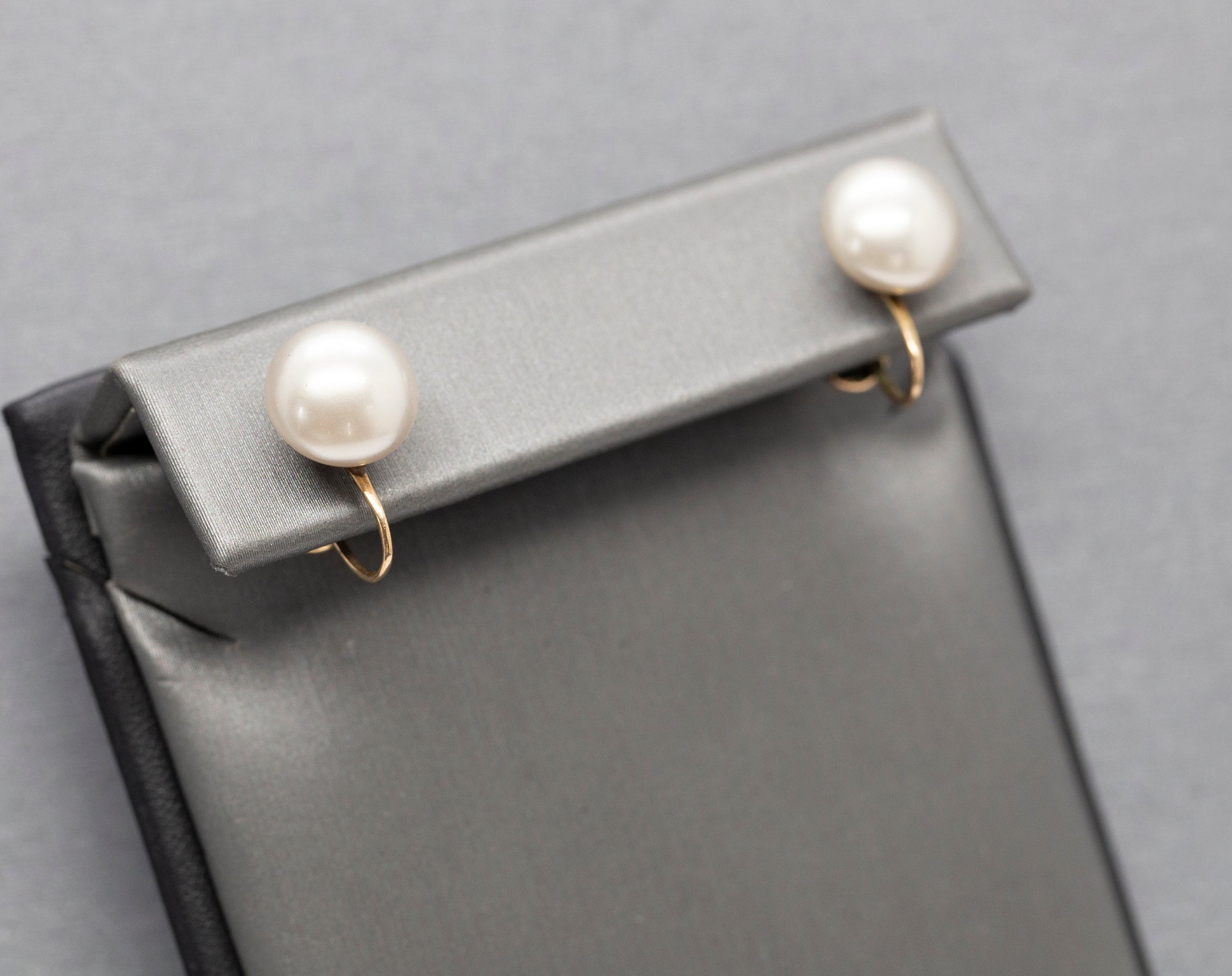 Vintage 10mm Button Pearl Screw Back Earrings 10k Yellow Gold