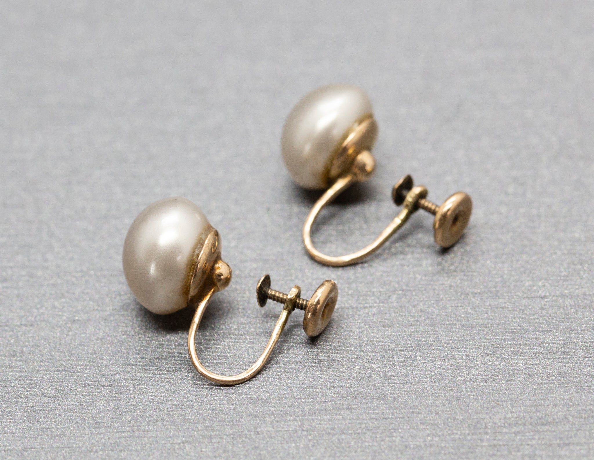 Vintage 10mm Button Pearl Screw Back Earrings 10k Yellow Gold