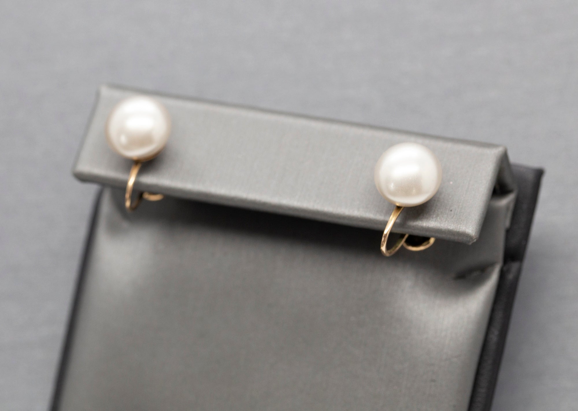 Vintage 10mm Button Pearl Screw Back Earrings 10k Yellow Gold